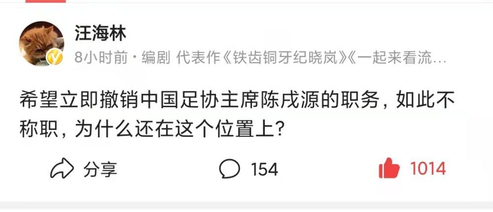 费吉透露：;我们最初拍《雷神》的时候，索尔的头发是金色的，他有披风和雷神之锤，这是他的代表